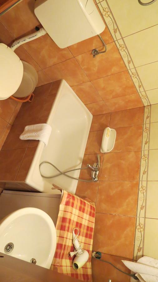ホテル Oaza Petrovac エクステリア 写真